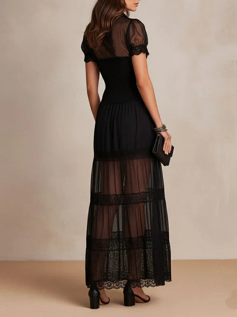 Schwarzes, figurbetontes Maxikleid mit kurzem Ärmel und Beinschlitz