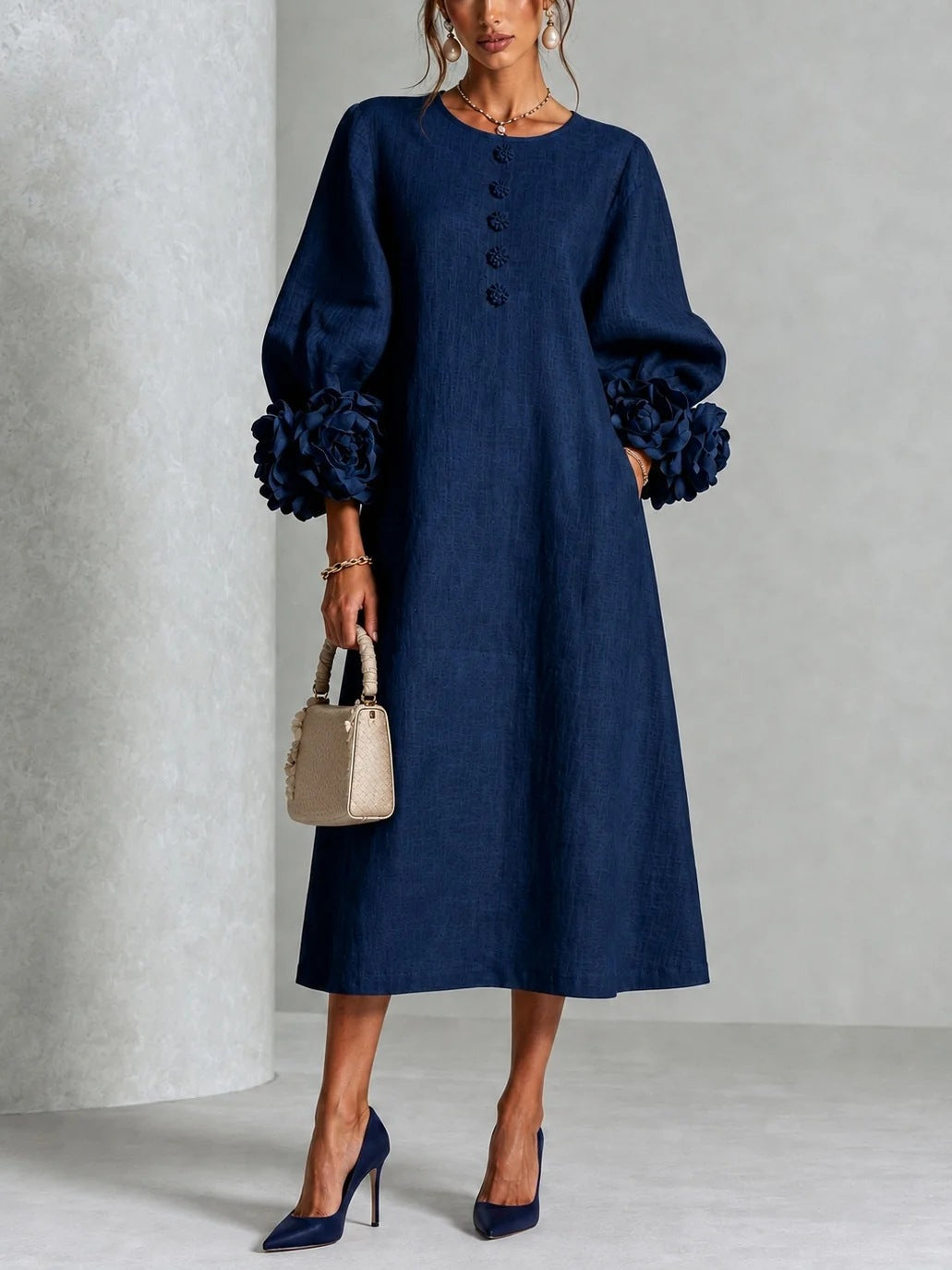 Ladina - Blumiges Midi-Kleid mit Knopfleiste und auffälligen Blumenmanschetten