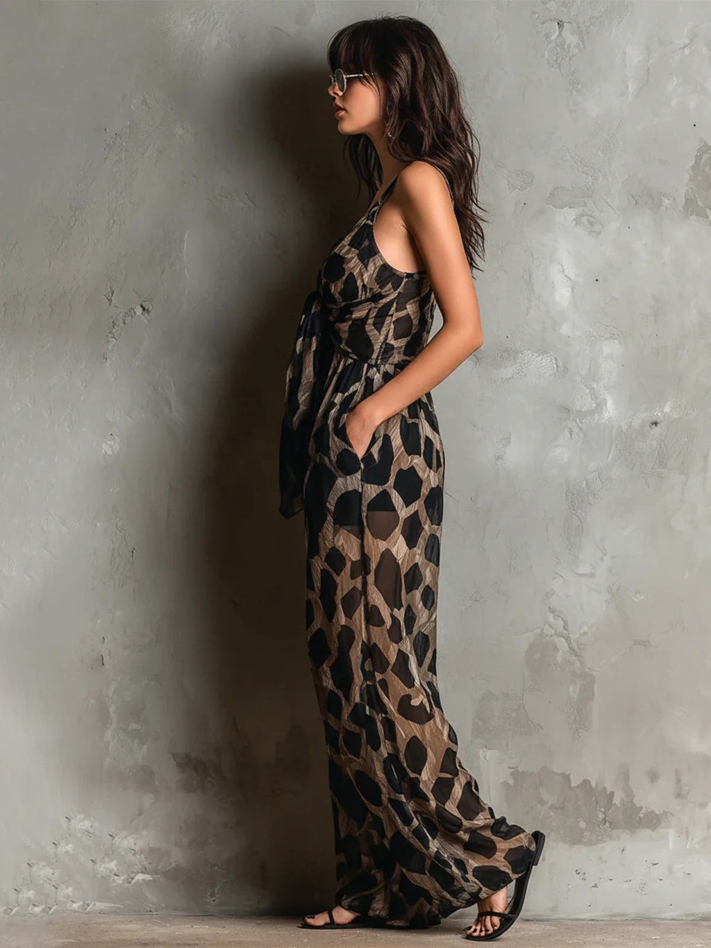 Roberta | Schwarzer, weiter Chiffon-Jumpsuit mit Animalprint