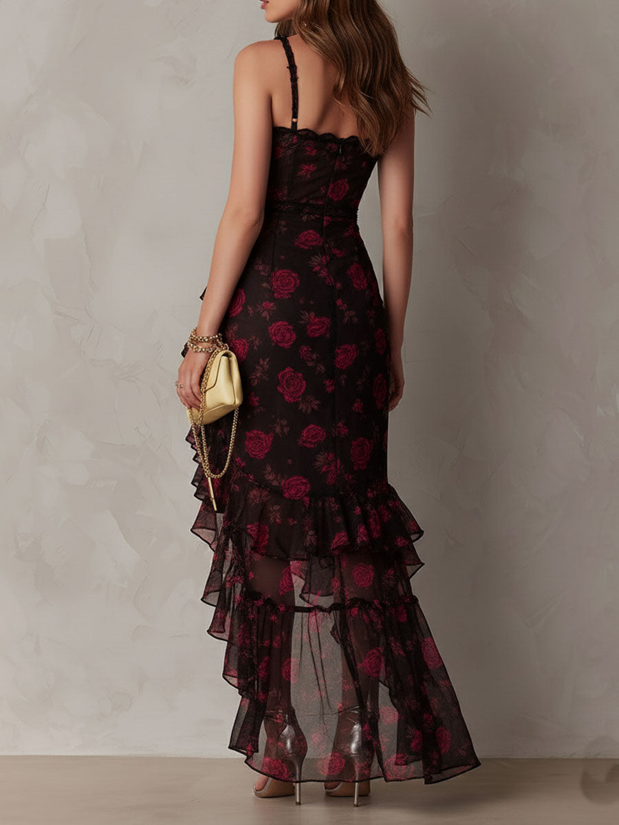 Schickes Kleid in Schwarz und Rot mit Blumenmuster, Rüschen und gerafftem Saum