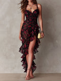 Schickes Kleid in Schwarz und Rot mit Blumenmuster, Rüschen und gerafftem Saum