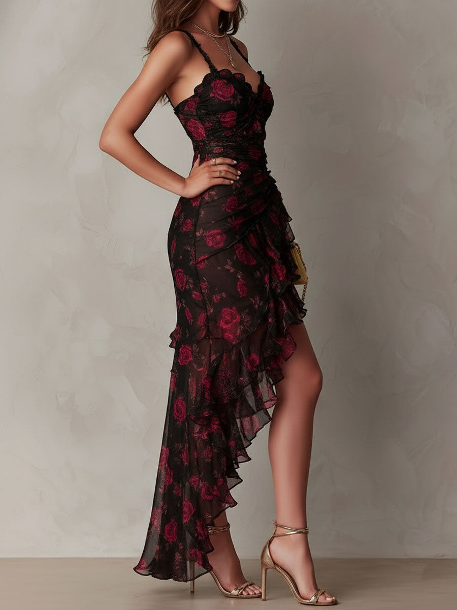 Schickes Kleid in Schwarz und Rot mit Blumenmuster, Rüschen und gerafftem Saum