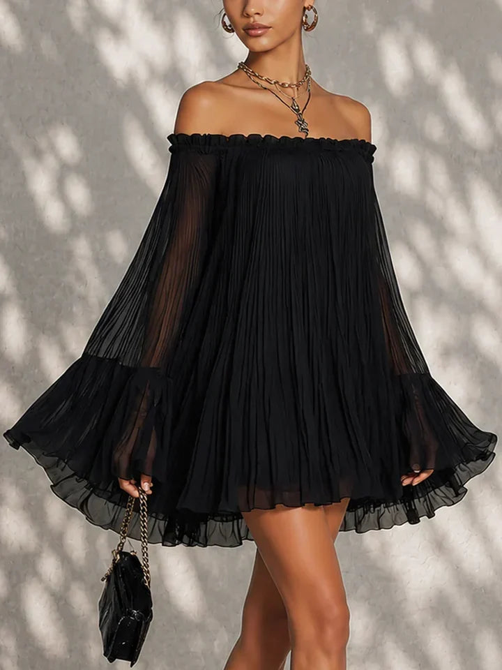 Miriana | Schwarzes Minikleid mit schulterfreiem Ausschnitt, Glockenärmeln und Plissee